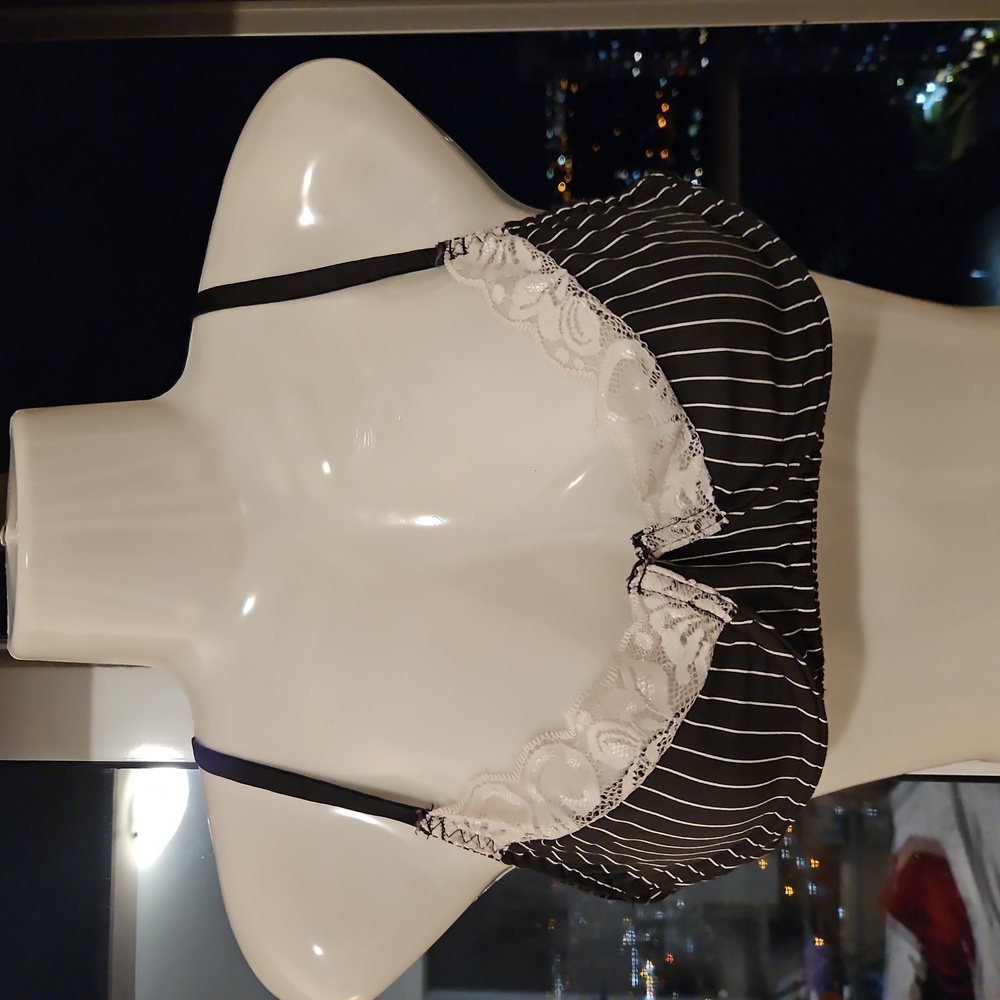 Pinstriped Lace-trim Bra